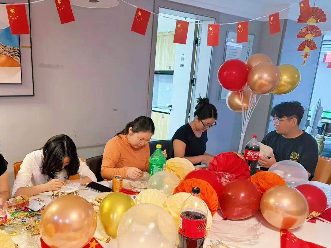 暖心服务 | 产投集团公租房运营公司邀青年人才共庆国庆、中秋佳节 微信图片_20250930091621_176_47.jpg