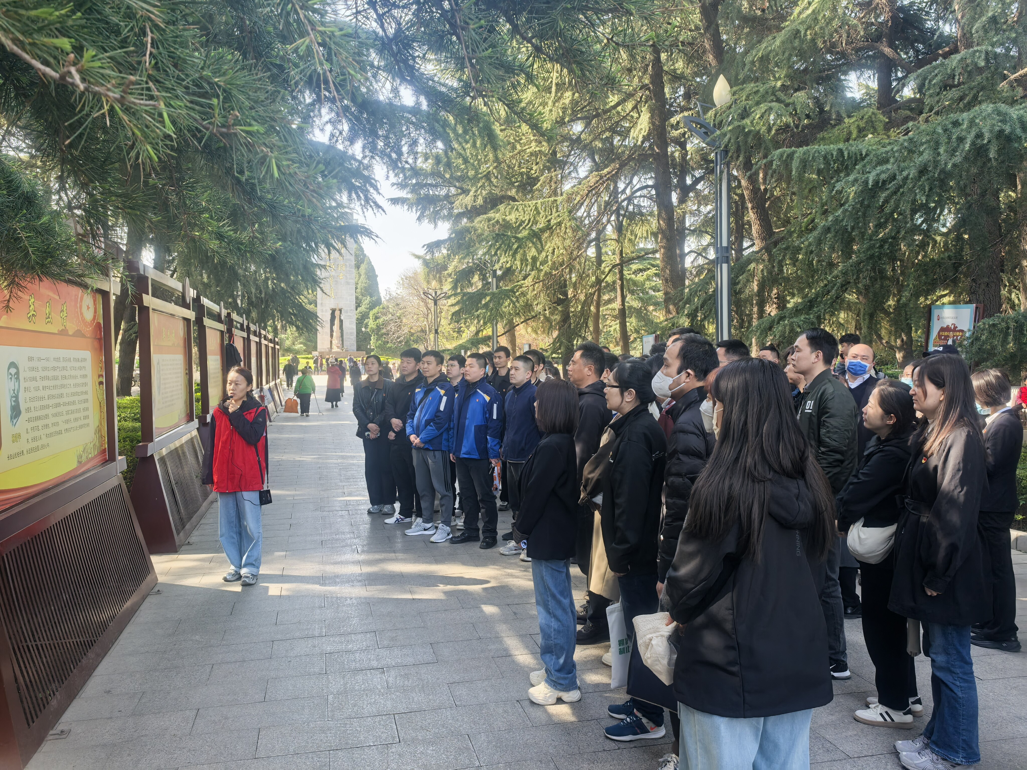 缅怀革命先烈 凝聚奋进力量 | 高新城联合党支部开展清明祭英烈主题党日活动