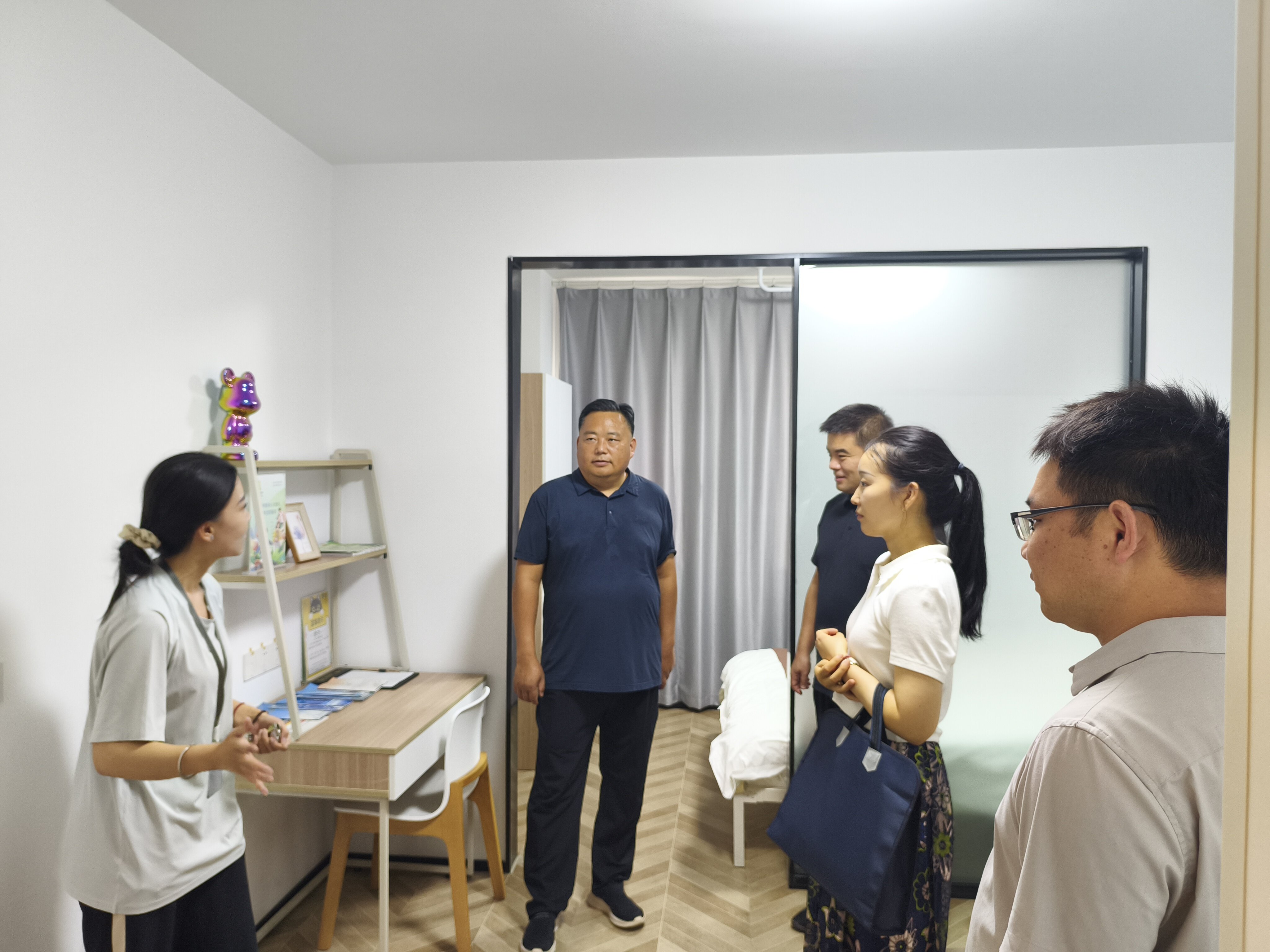 共青团郑州市委参观调研产投集团公租房运营公司青年人才驿站